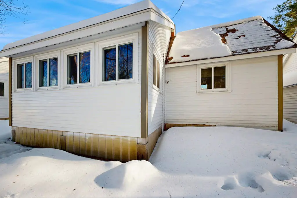 Riverbank Cabin C