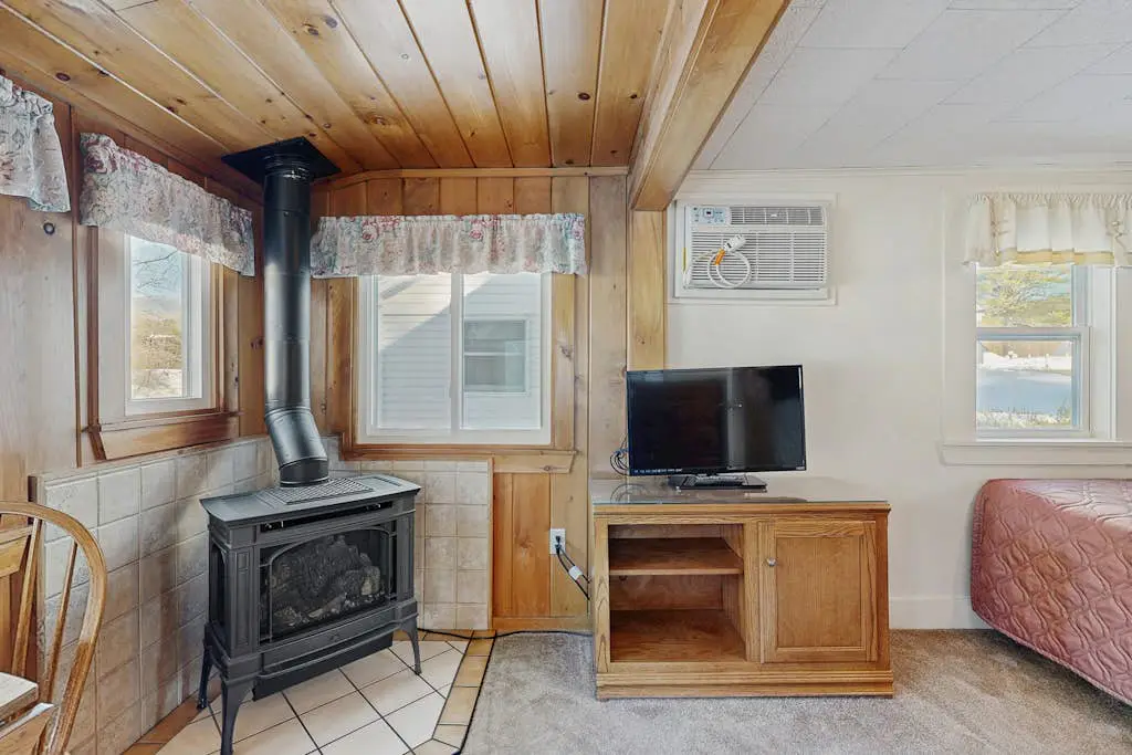 Riverbank Cabin B