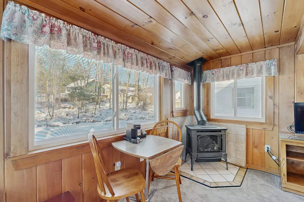 Riverbank Cabin B