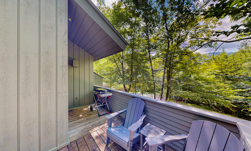 NEW OWNER Mountainview condo-year round outdoor activities w/ pool & hot tub