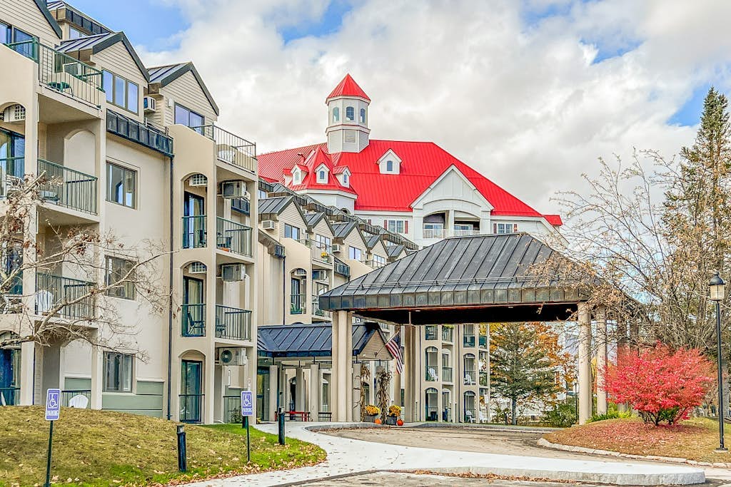 Mountain & river view condo w/ pool, hot tub, game room & walk to ski lift