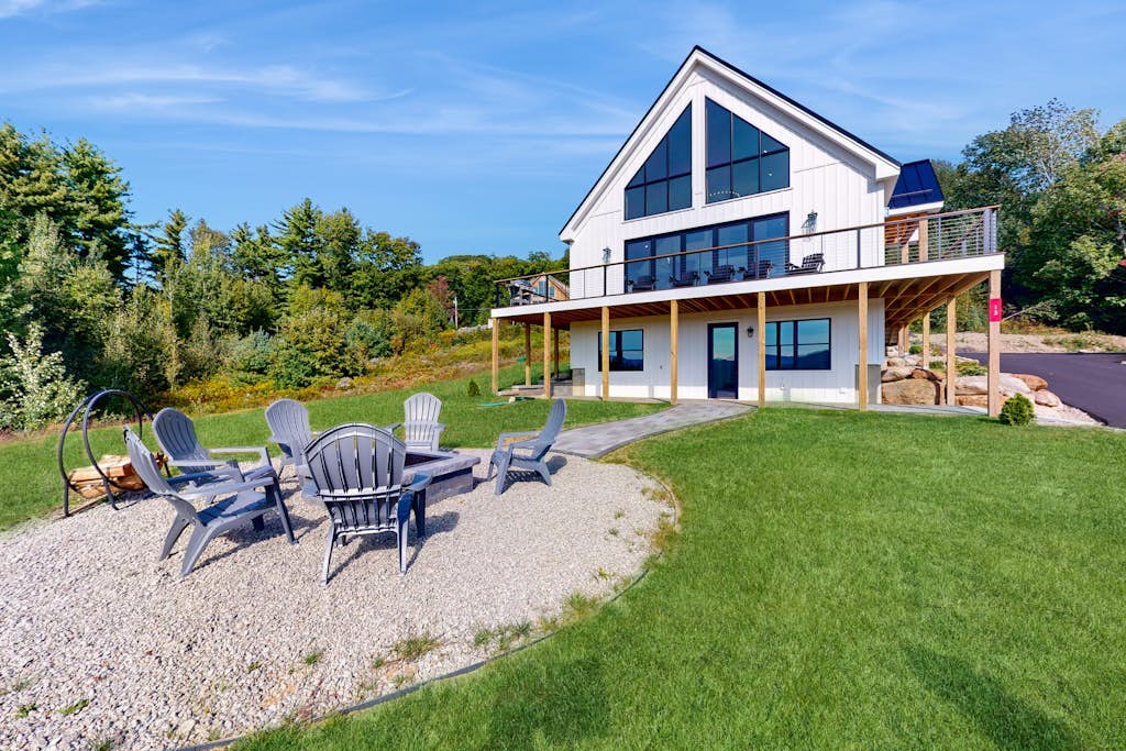 Beautiful 4 BR house - Skiing, Hiking & Golfing - perfect outdoor retreat