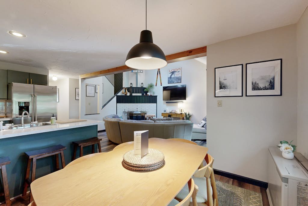 Peaceful condo centrally located to all the White Mts has to offer