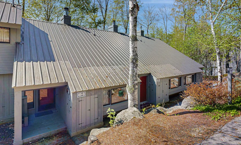 Spectacular Mountain View Condo: Aquatic Facility & Ski Shuttle