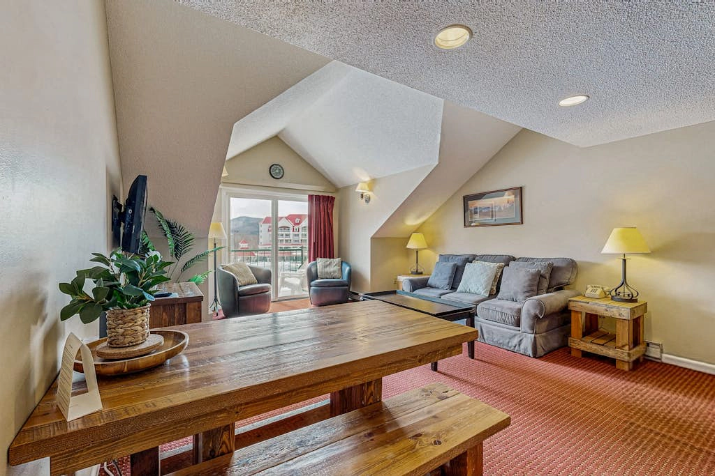 Mountainview Condo at Rivergreen