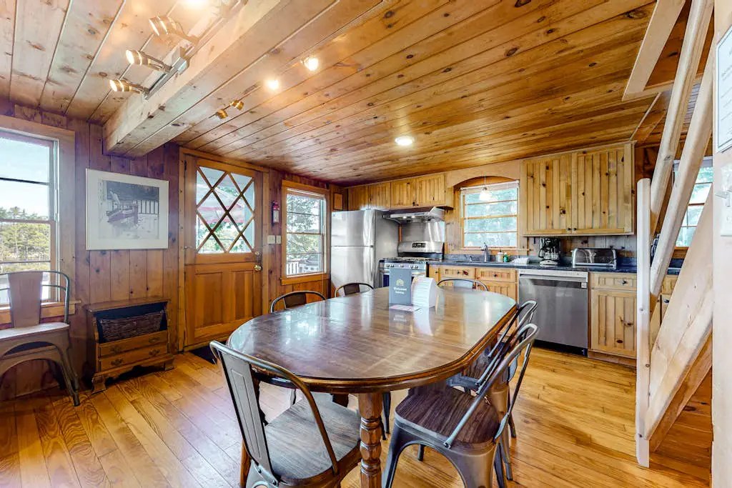 Maggie's Lakeside Cottage