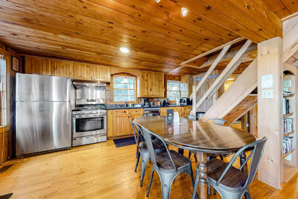 Maggie's Lakeside Cottage