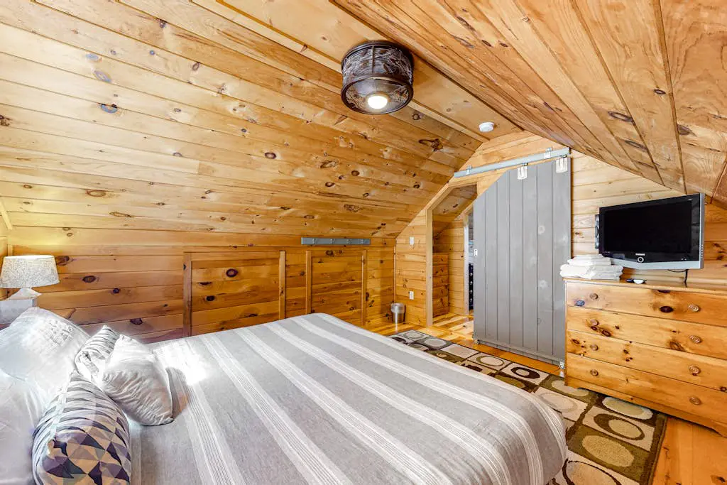 Maggie's Lakeside Cottage