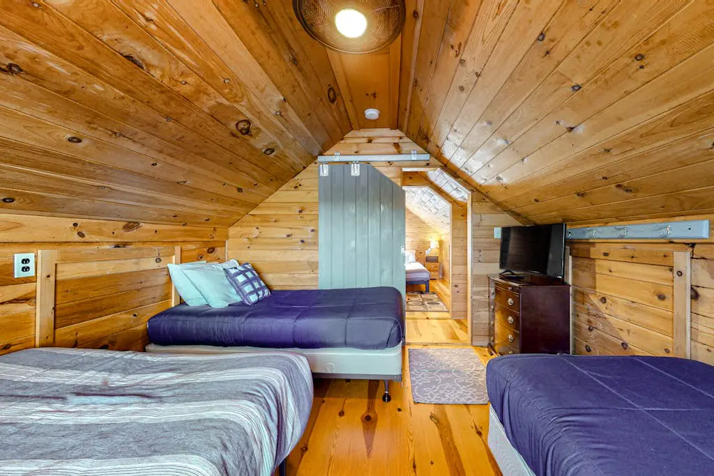 Maggie's Lakeside Cottage
