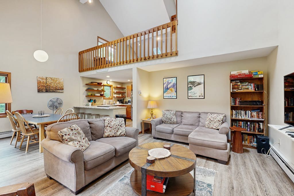 Family-friendly mountain townhome w/ shared pool - right in town