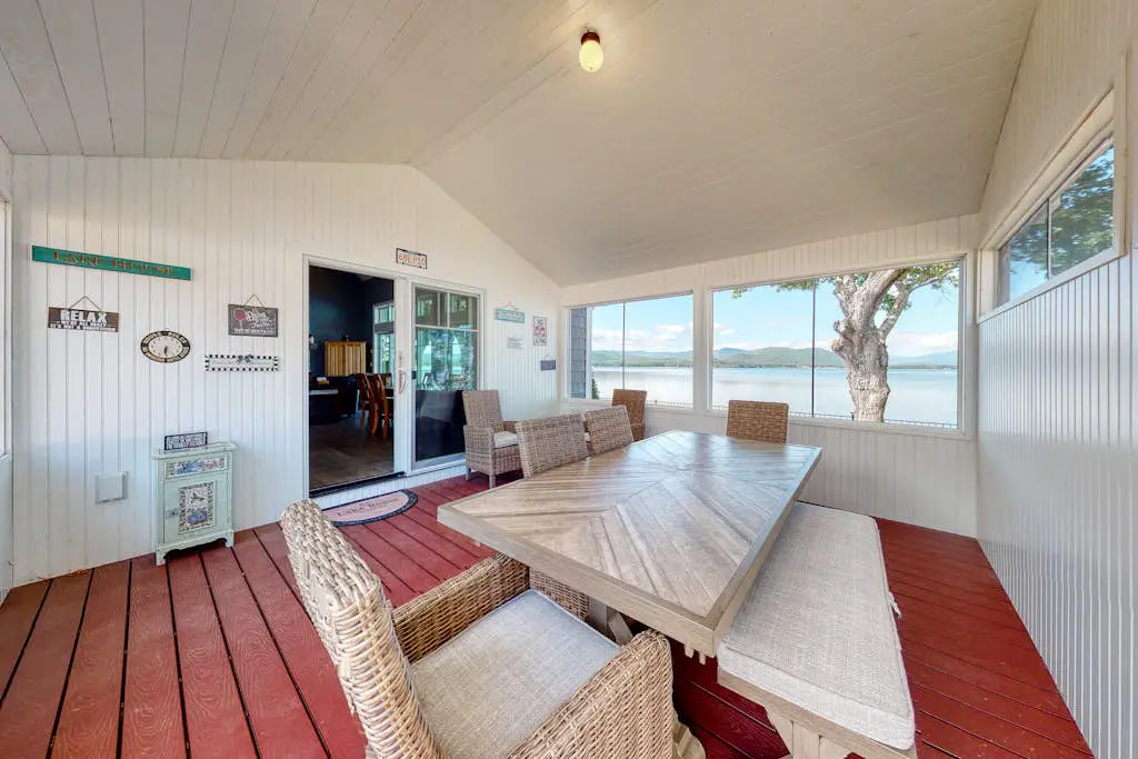 Long Sands Lakefront Home