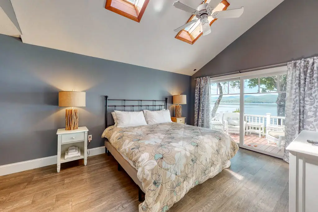 Long Sands Lakefront Home