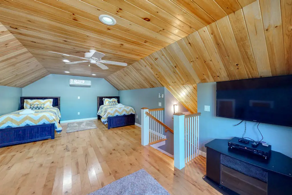 Long Sands Lakefront Home