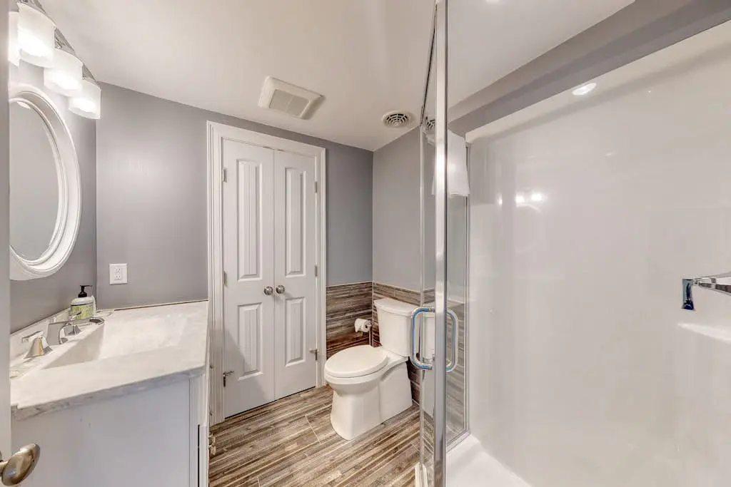 Long Sands Lakefront Home