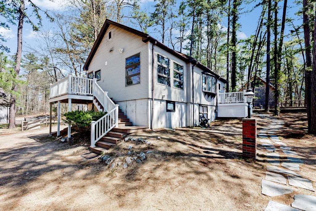 Lakefront four season home w/private beach, boat slip, dock, & fishing kayaks