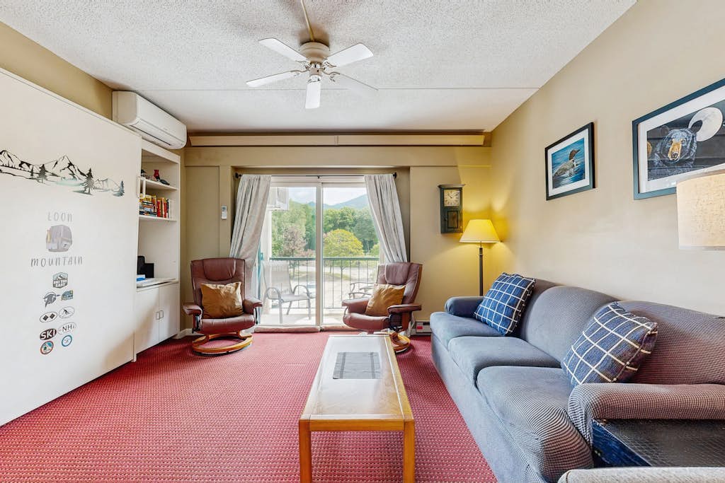 Cozy studio with pool access, game room, walk to lifts and town