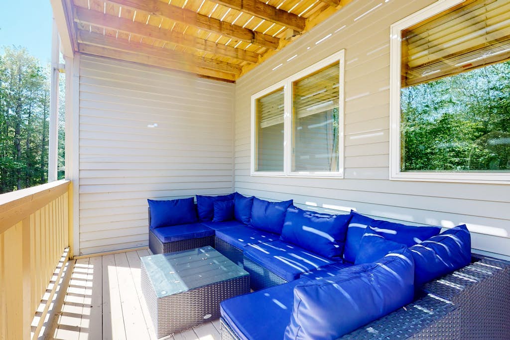 Pleasant dog-friendly condo with wood stove, gas grill, pool, & kitchen