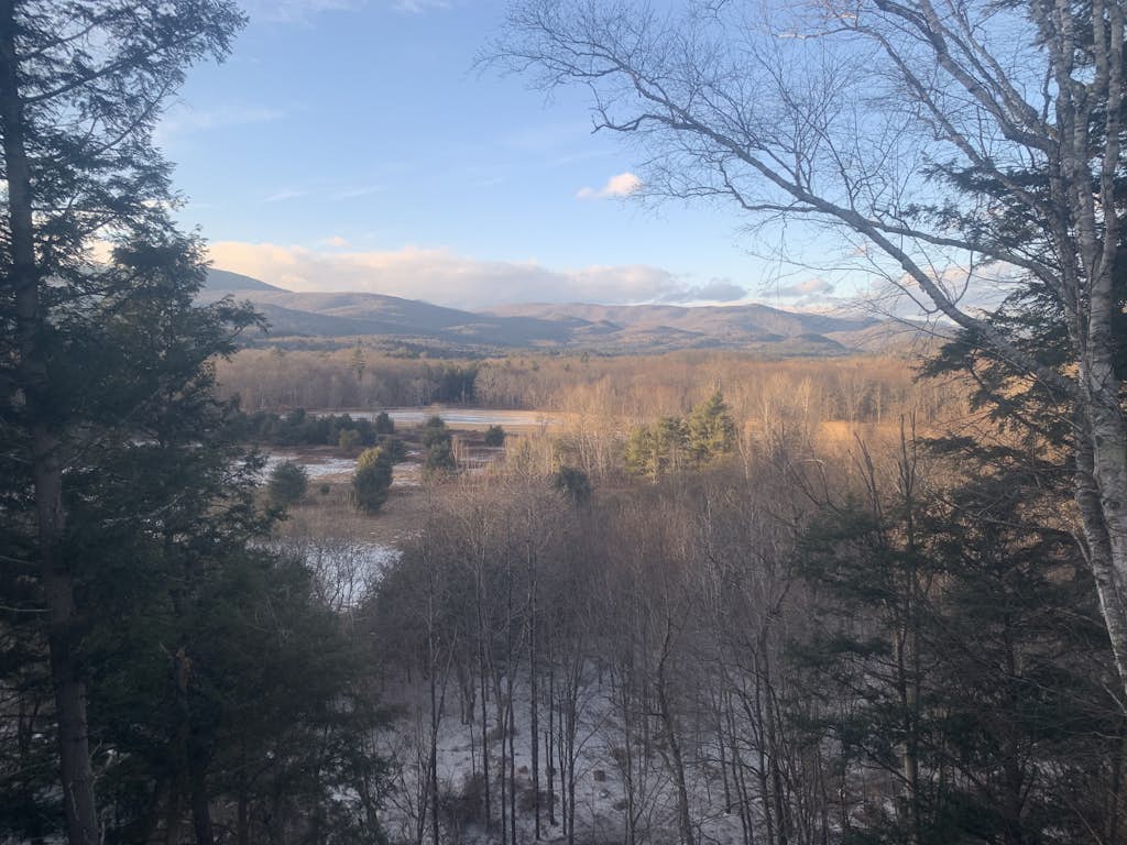 Mtn-view home with large deck, wood stove, firepit, grill, streaming, W/D, & AC