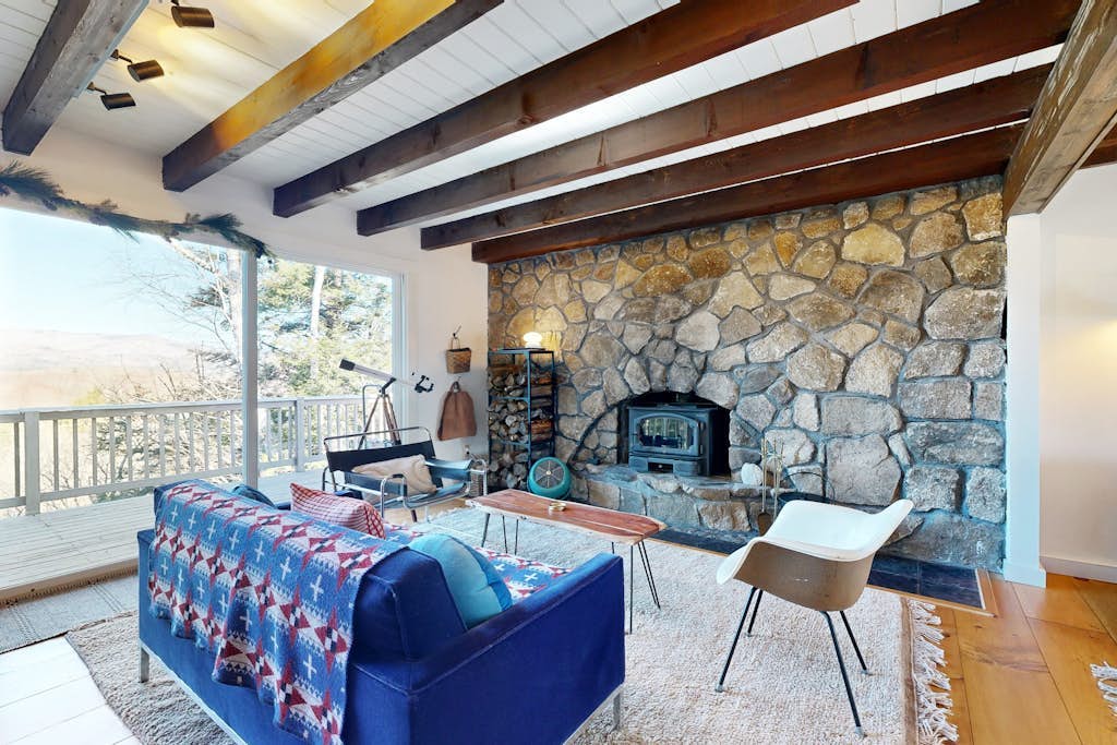 Mtn-view home with large deck, wood stove, firepit, grill, streaming, W/D, & AC