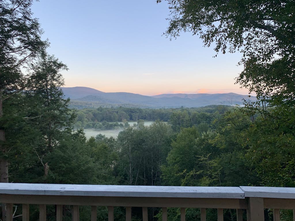 Mtn-view home with large deck, wood stove, firepit, grill, streaming, W/D, & AC