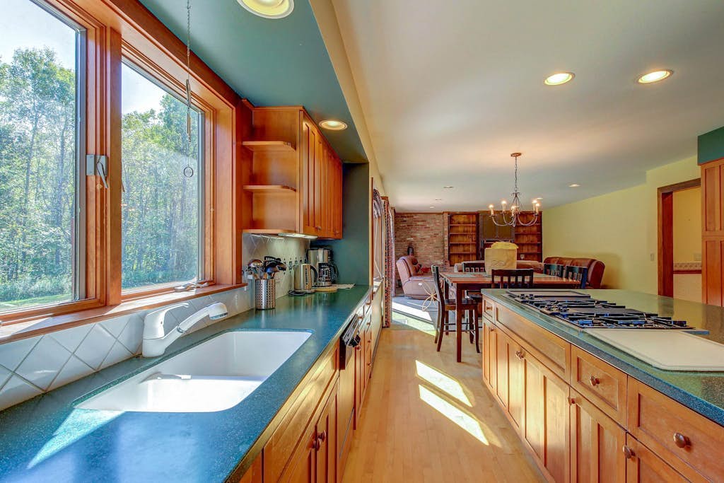 Secluded Luxury Home on Huge Property with Mountain Views - Near Slopes