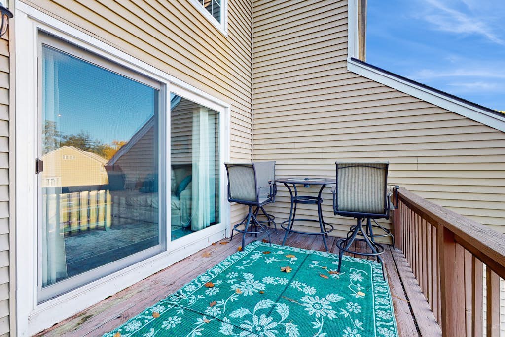 All Season Stunning Views & Lake Access: Water sports, Hiking, Golfing, Skiing