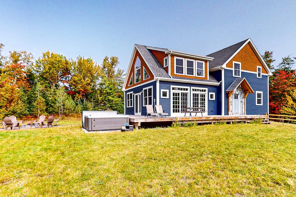 Ridgeview | Newer home in Whitefield with hot tub, firepit & mountain views