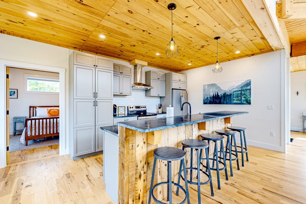Ridgeview | Newer home in Whitefield with hot tub, firepit & mountain views