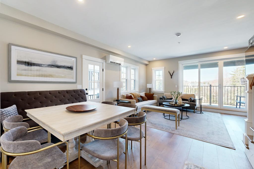 Newly built townhouse steps from downtown, tubing, cross country skiing & golf
