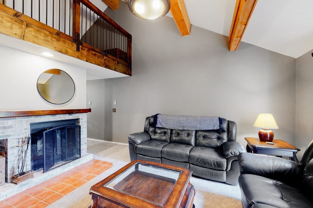 3-story mountain condo with deck, balcony, shuttle to slopes, fireplace, & W/D