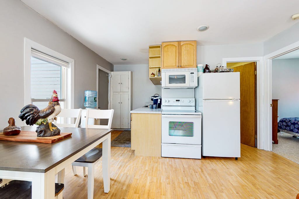 2nd-floor condo near Okemo Mtn with streaming, WiFi, partial AC, & full kitchen