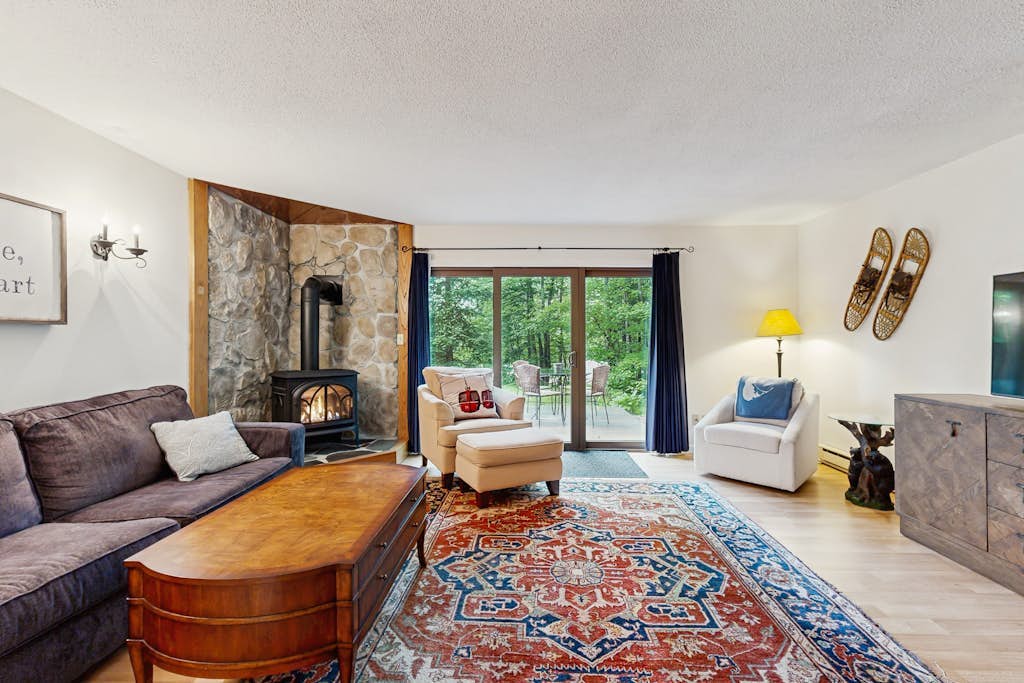 Mountain Townhome with private patio, walk to town