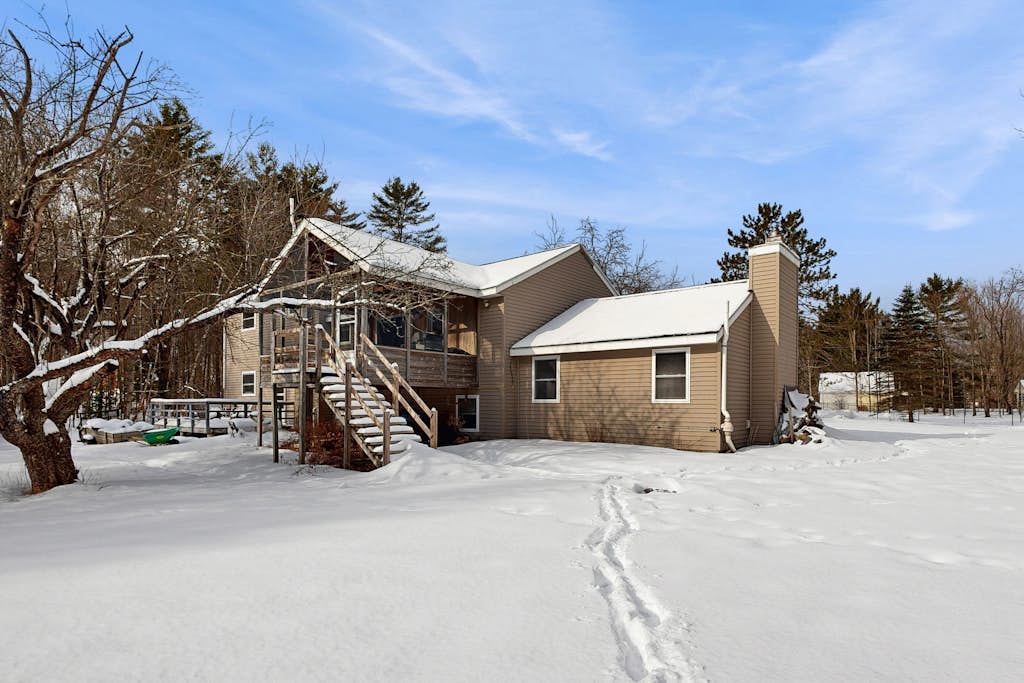 White Mountain home w/ yard near skiing, hiking & tubing