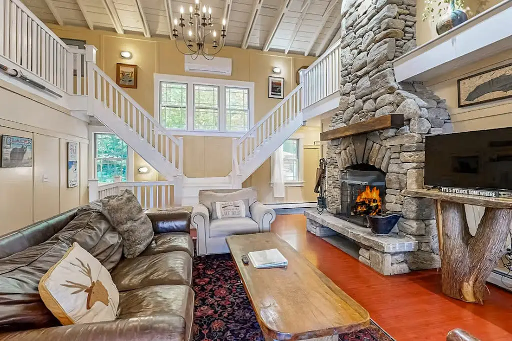 Lakeside Elegance - For a wonderful lakeside fishing getaway
