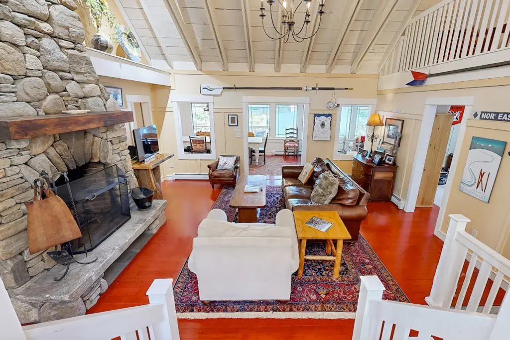 Lakeside Elegance - For a wonderful lakeside fishing getaway