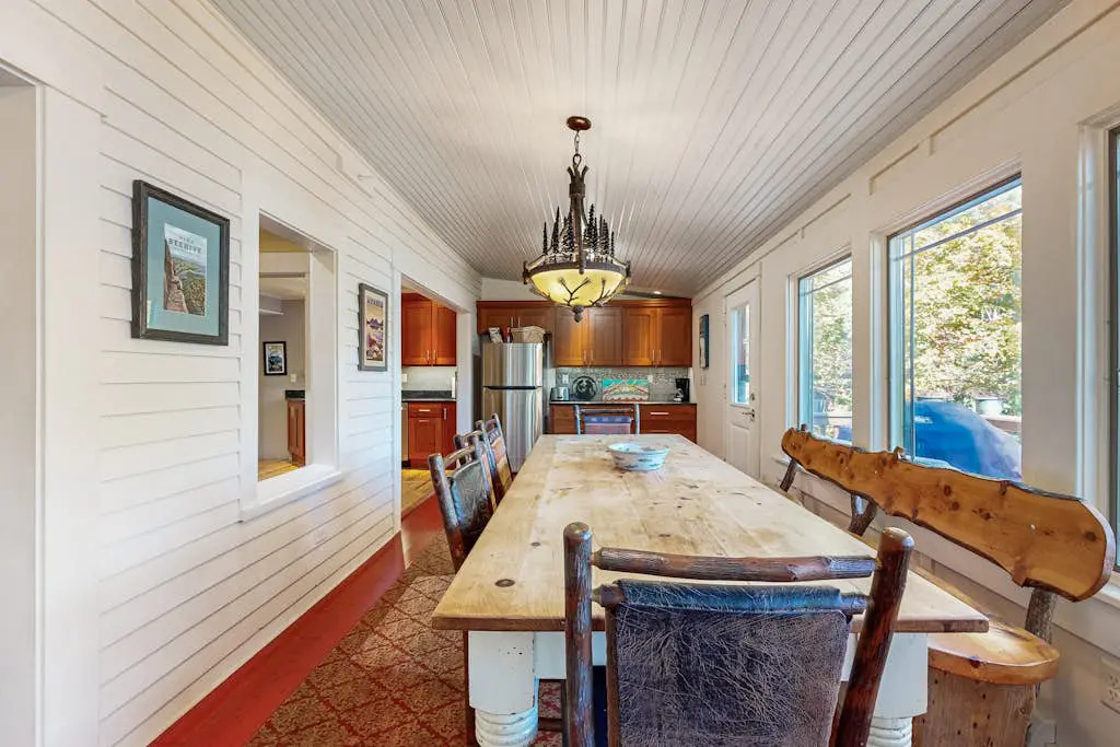 Lakeside Elegance - For a wonderful lakeside fishing getaway