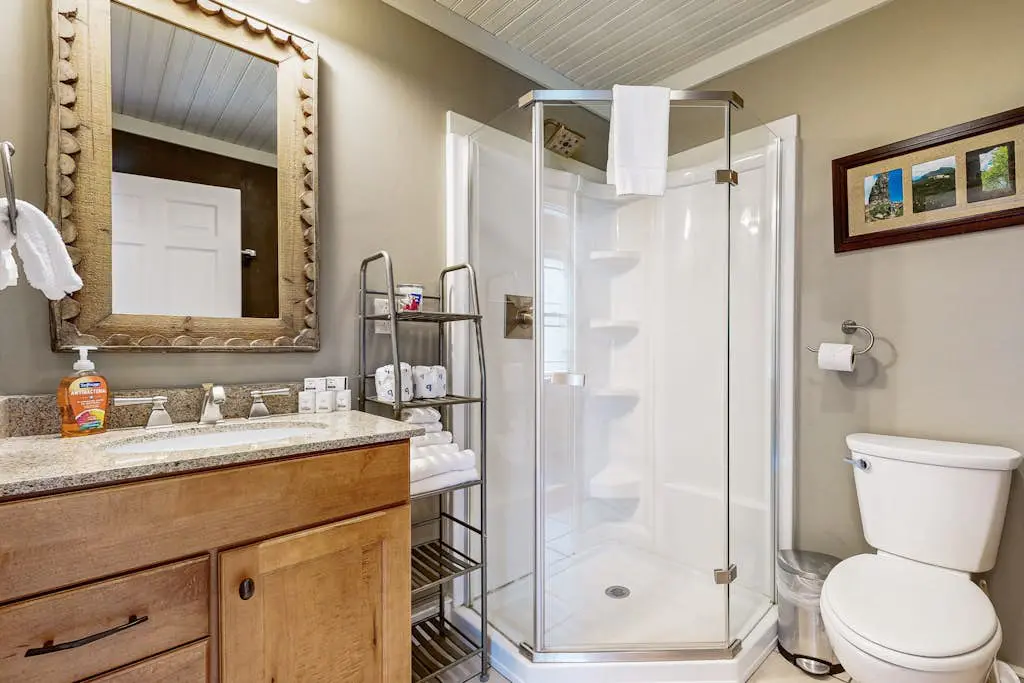Lakeside Elegance - For a wonderful lakeside fishing getaway