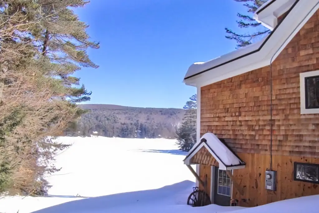 Lakeside Elegance - For a wonderful lakeside fishing getaway