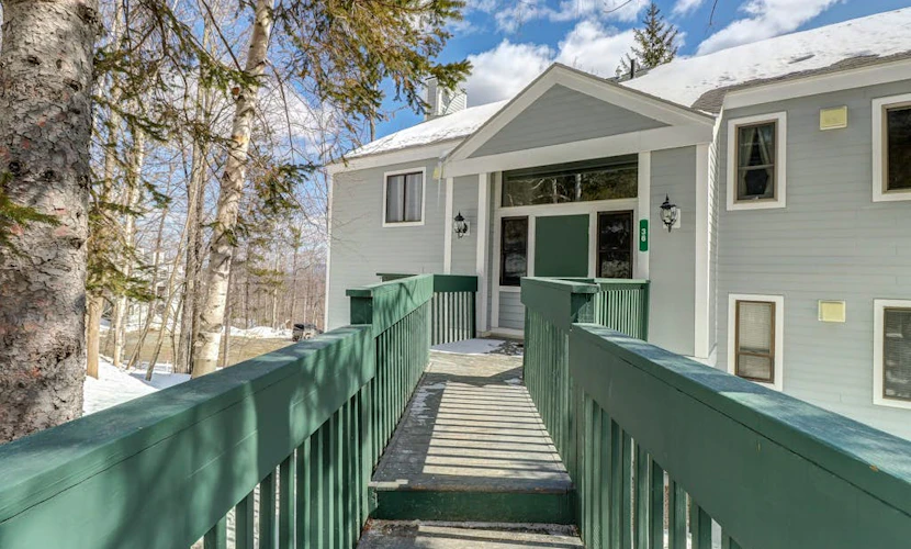 Renovated condo w/ shared tennis - walk to trail