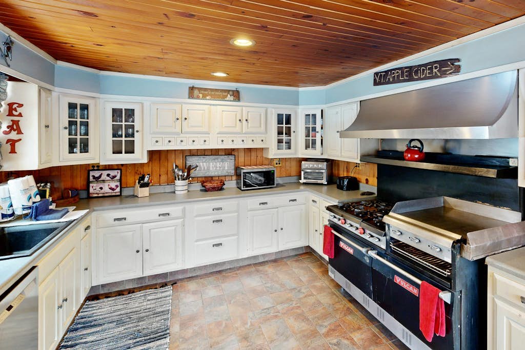 500 acre historic property w/private fishing lake, skiing + all-season fun