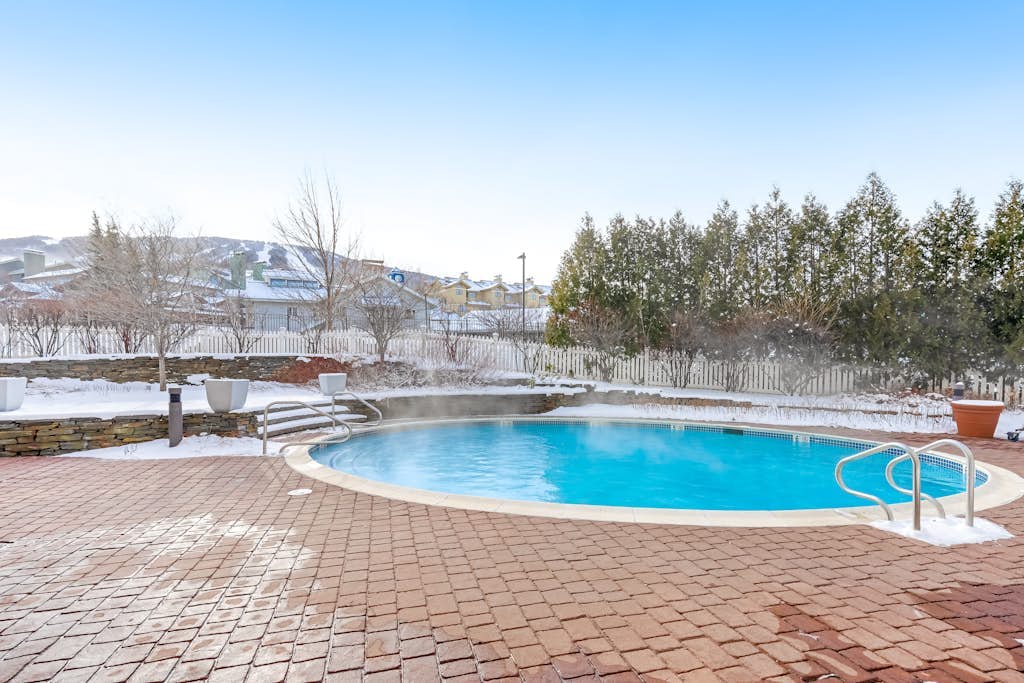 Stratton Mountain Condo with Shared Pool, Hot Tubs, and Sauna - Walk to Lifts