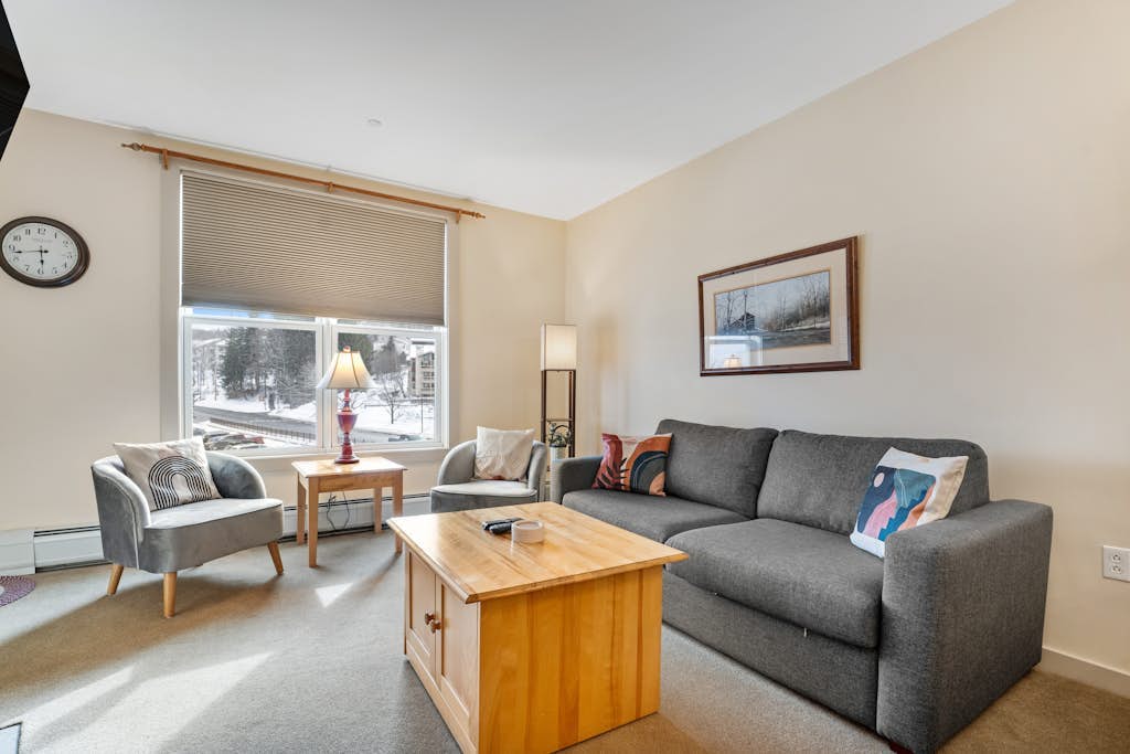 Stratton Mountain Condo with Shared Pool, Hot Tubs, and Sauna - Walk to Lifts