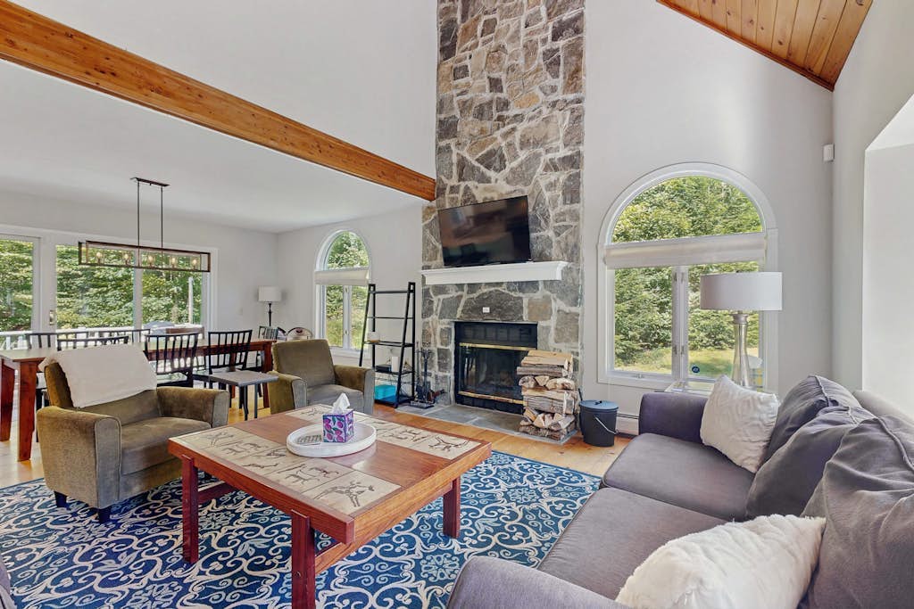 Peaceful mountain home near skiing, hiking, mtn biking & more