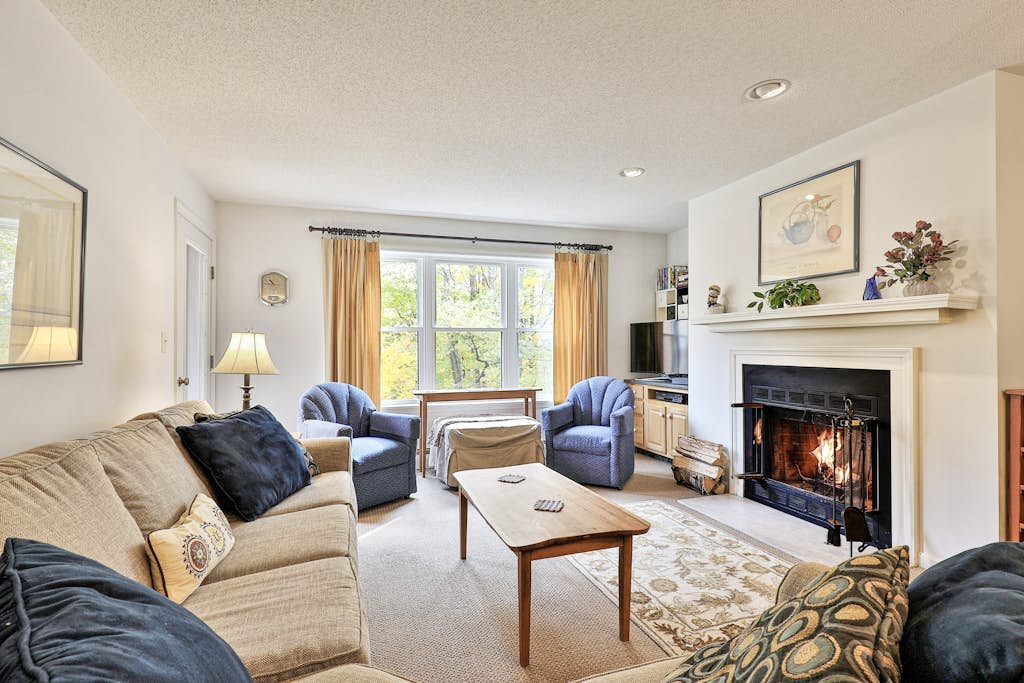 Inviting condo with a fireplace, hot tubs, pool, tennis & washer/dryer