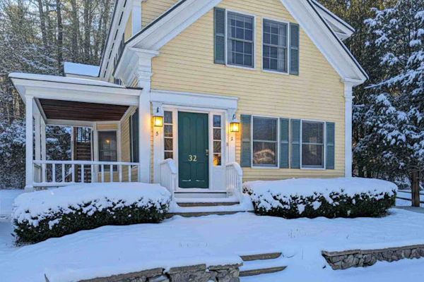 Condo in the heart of town near skiing - less than a mile to Okemo Mountain