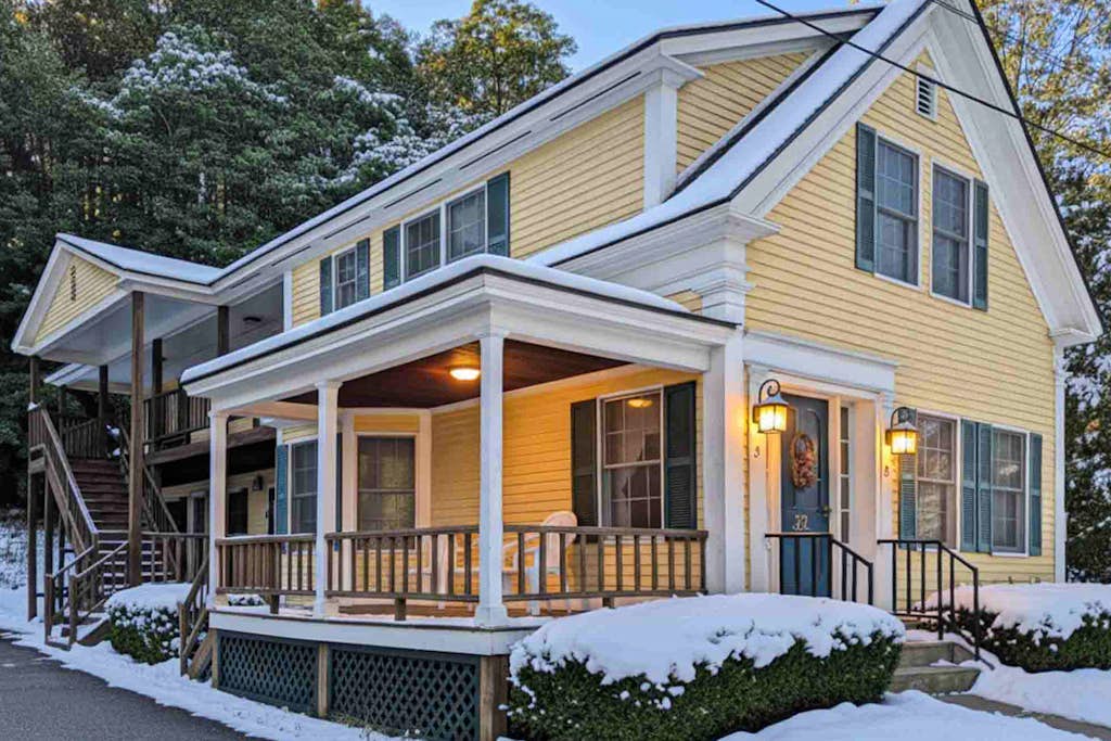 Condo in the heart of town near skiing - less than a mile to Okemo Mountain