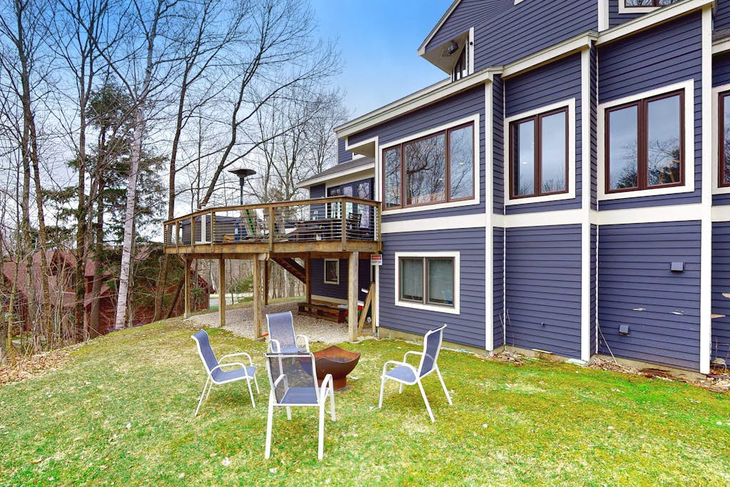 Ski-in/out home with a hot tub, fireplace, cable & golf nearby