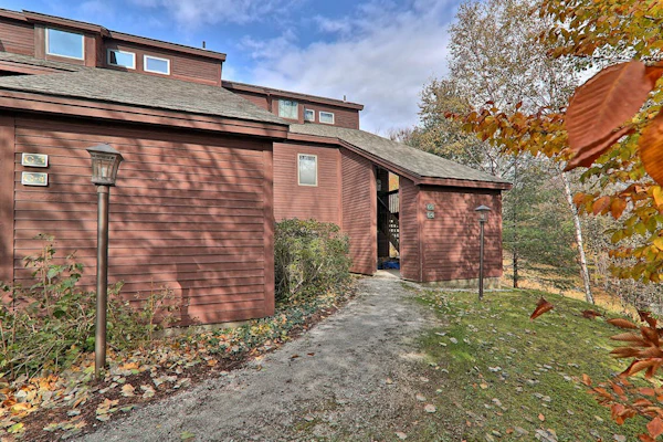 Ski-in/out condo with tennis court, mountain views, & washer/dryer