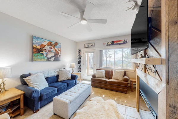 Ski-In/Out Condo with Mountain Views, and Washer/Dryer