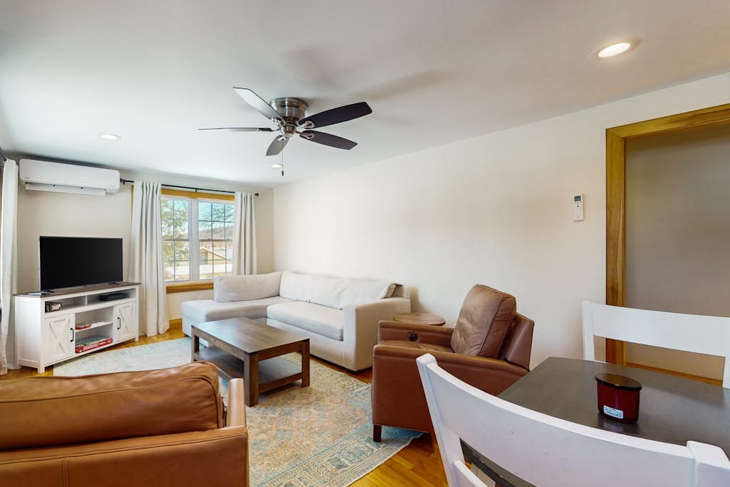 Walk-to-town house, one-mile from Okemo Resort, a/c, w/d, wifi, yard, deck